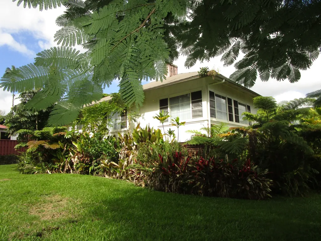 1494 Waianuenue Avenue Hilo HI 96720