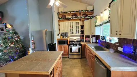 78-1392 Bishop Road Holualoa HI 96725