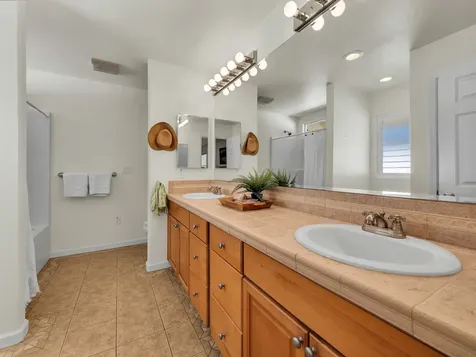 331 Noelani Loop Hilo HI 96720