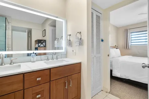 75-6082 Alii Drive Kailua-kona HI 96740