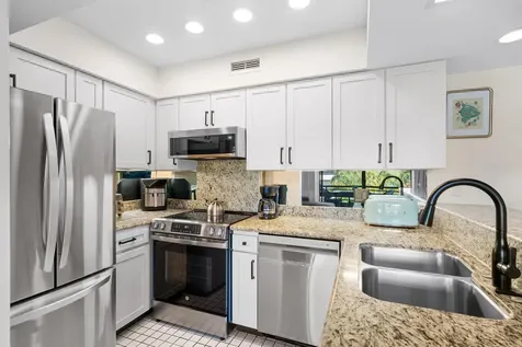 75-6082 Alii Drive Kailua-kona HI 96740