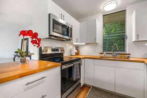 78-7030 Alii Drive Kailua-kona HI 96740