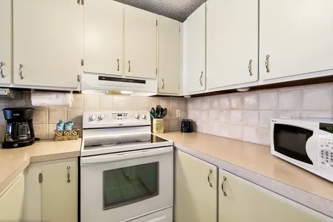 75-6002 Alii Drive Kailua-kona HI 96740