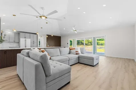 15-1944 4th Avenue Keaau HI 96749