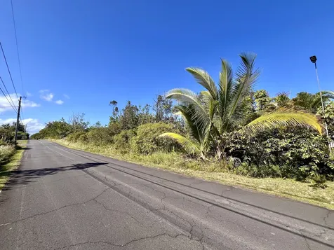 7TH Avenue Keaau HI 96749