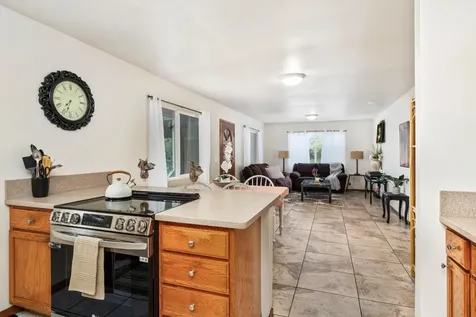 92-8583 Paradise Circle Makai Ocean View HI 96737