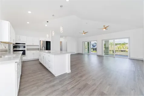 698 Kukuau Street Hilo HI 96720