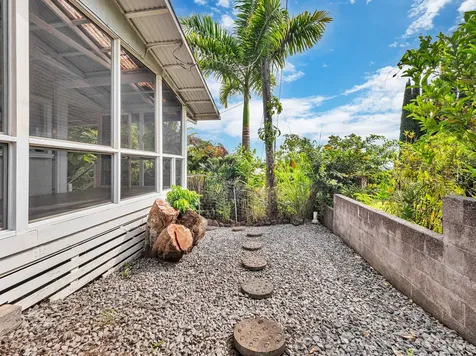 529-A Wainaku Street Hilo HI 96720