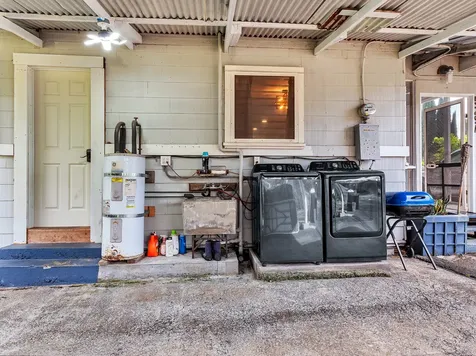 529-A Wainaku Street Hilo HI 96720