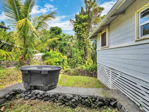 529-A Wainaku Street Hilo HI 96720