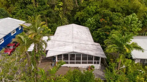 529-A Wainaku Street Hilo HI 96720