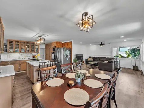 529-A Wainaku Street Hilo HI 96720