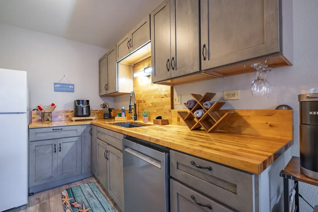 33 Hualalai Street Hilo HI 96720