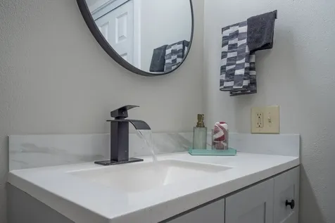 33 Hualalai Street Hilo HI 96720