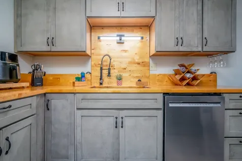 33 Hualalai Street Hilo HI 96720