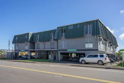 33 Hualalai Street Hilo HI 96720