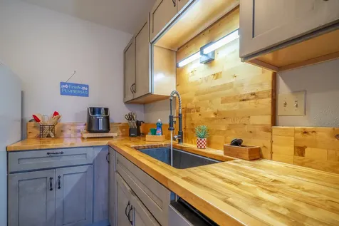 33 Hualalai Street Hilo HI 96720