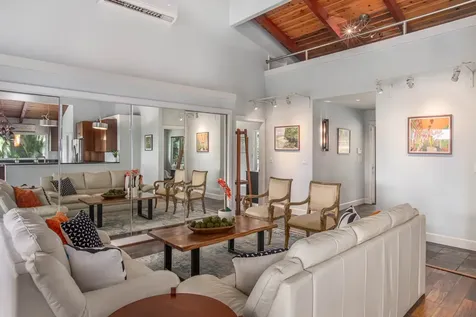 29-2115 Old Mamalahoa Highway Hakalau HI 96710