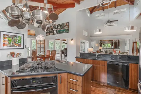 29-2115 Old Mamalahoa Highway Hakalau HI 96710