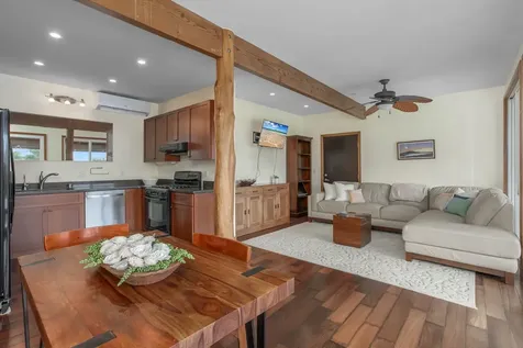 29-2115 Old Mamalahoa Highway Hakalau HI 96710