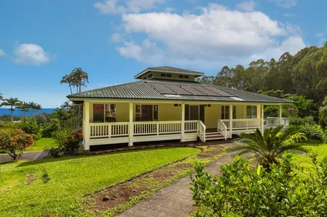29-2115 Old Mamalahoa Highway Hakalau HI 96710
