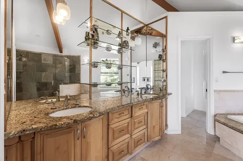 31-590 Hawaii Belt Road Ninole HI 96773