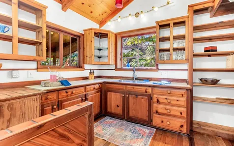 19-3976 John A. Lee Road Volcano HI 96785