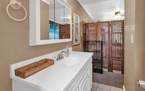 360 Kauila Street Hilo HI 96720