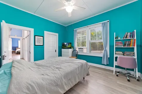 1706 Waianuenue Avenue Hilo HI 96720