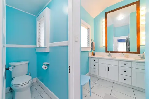 1706 Waianuenue Avenue Hilo HI 96720