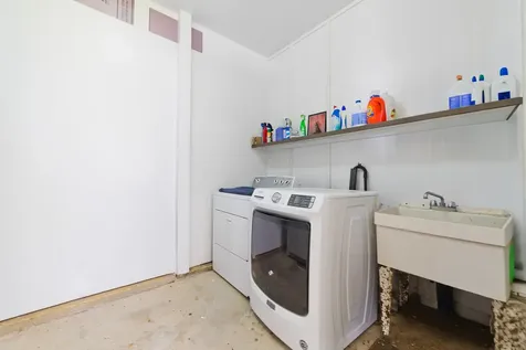 1706 Waianuenue Avenue Hilo HI 96720