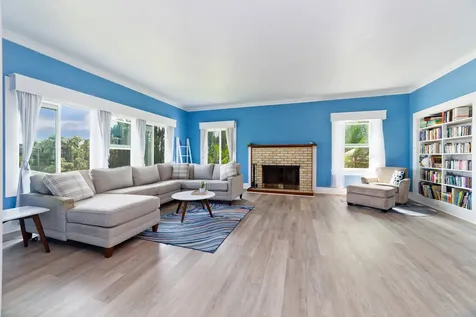 1706 Waianuenue Avenue Hilo HI 96720