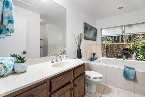 75-5256-A Mamalahoa Highway Holualoa HI 96740