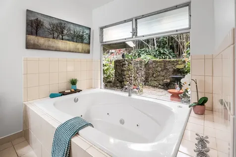 75-5256-A Mamalahoa Highway Holualoa HI 96740