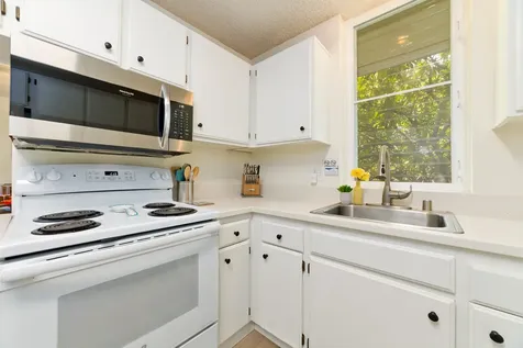 78-7030 Alii Drive Kailua-kona HI 96740