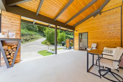 82-1085 Nanaina Lani Place Captain Cook HI 96704