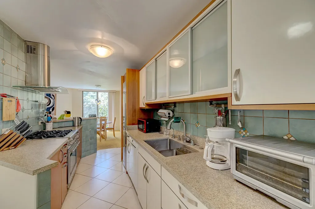 1911 Kalanianaole Street Hilo HI 96720