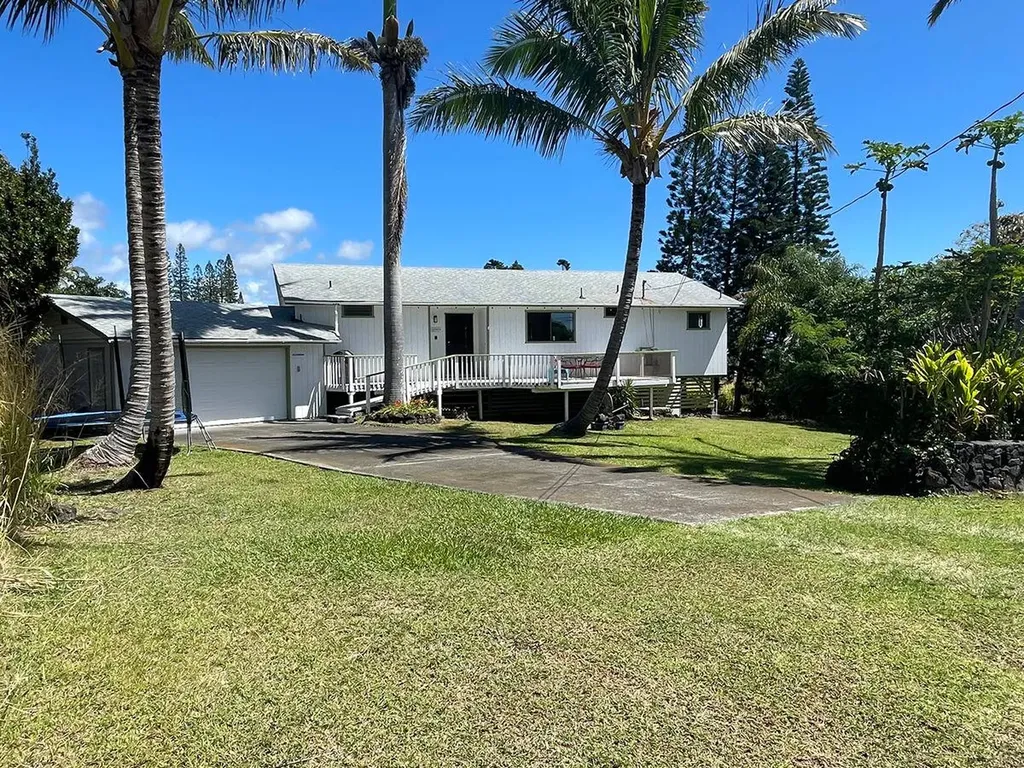 94-5868 Kanaloa Place Naalehu HI 96772