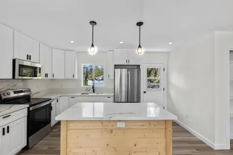 11-3105 Mokuna Street Volcano HI 96785