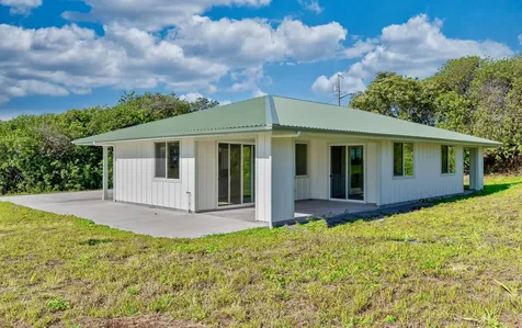 94-5858 Kanaloa Place Naalehu HI 96772