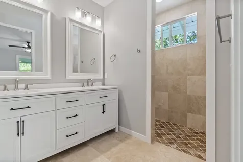 94-5858 Kanaloa Place Naalehu HI 96772