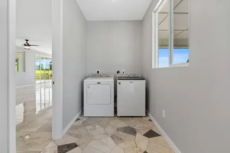 94-5858 Kanaloa Place Naalehu HI 96772