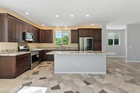 94-5858 Kanaloa Place Naalehu HI 96772