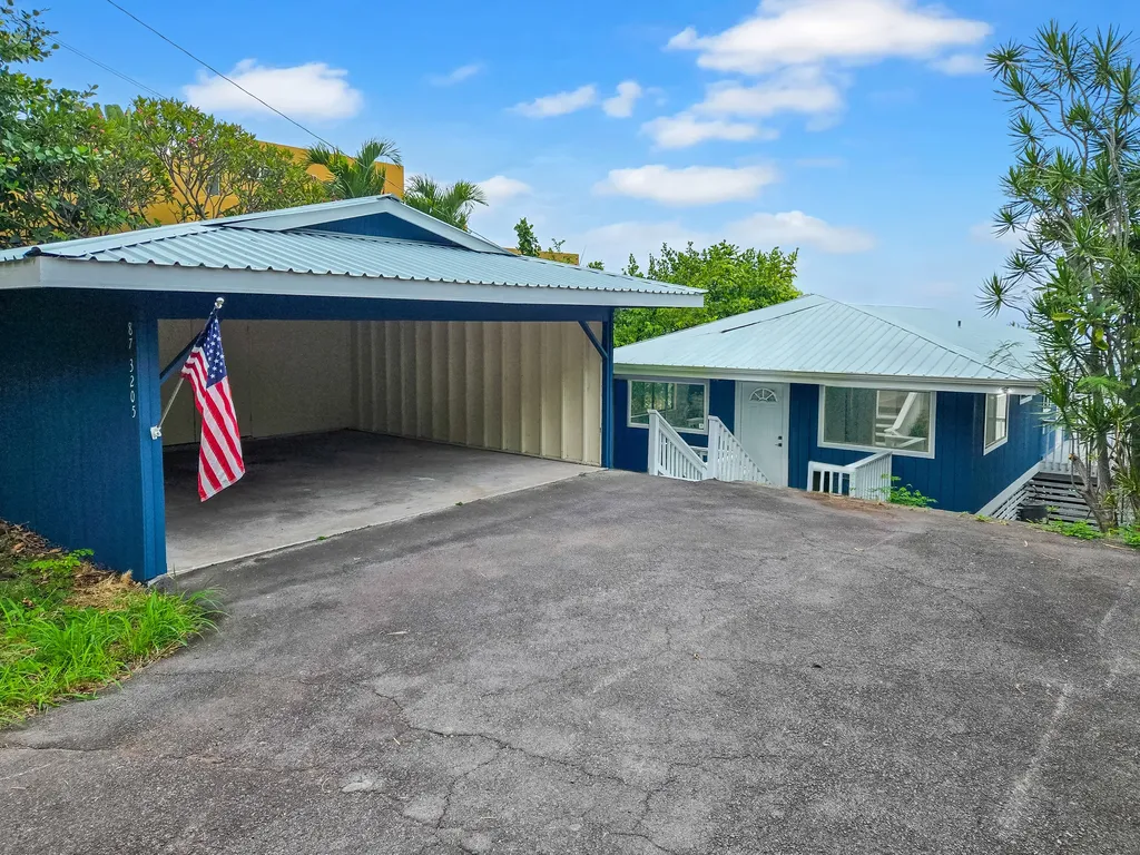 Captain Cook HI 96704