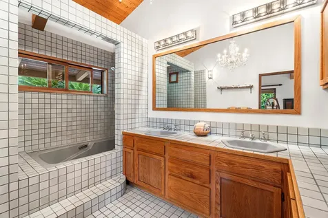 75-5339-g Mamalahoa Highway Holualoa HI 96725