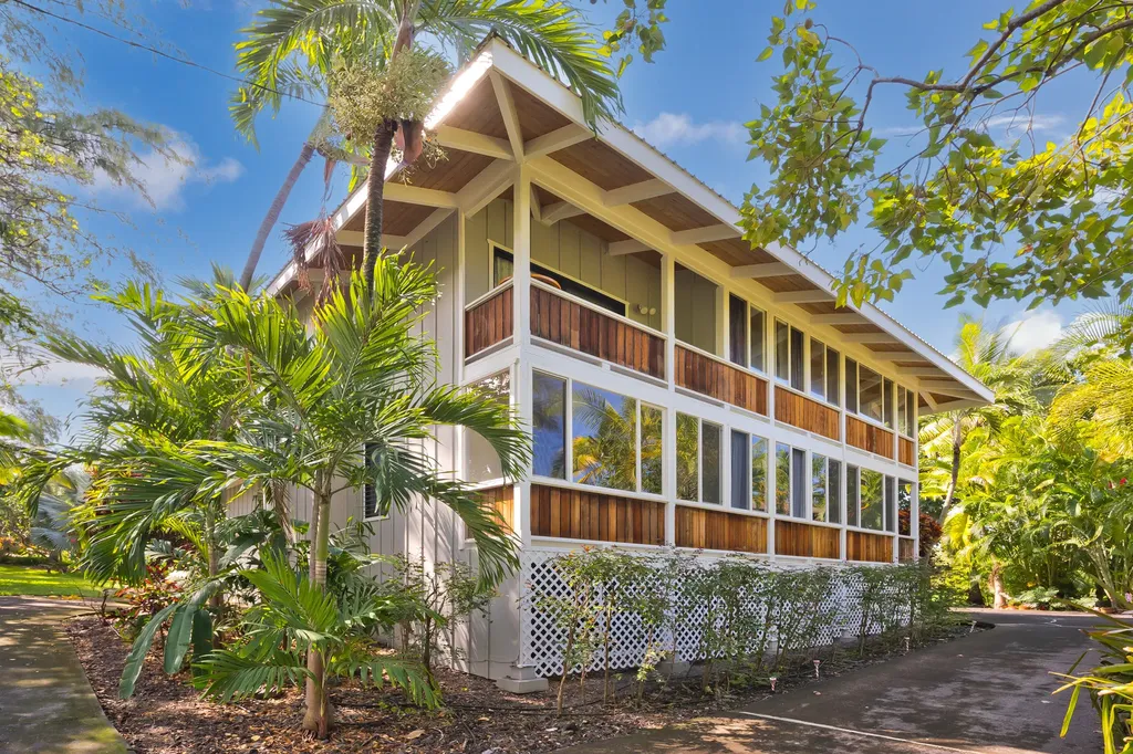82-6011 Lower Napoopoo Road Captain Cook HI 96704