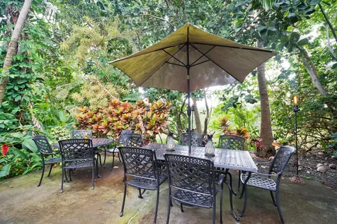 82-6011 Lower Napoopoo Road Captain Cook HI 96704