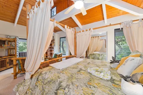 82-6011 Lower Napoopoo Road Captain Cook HI 96704