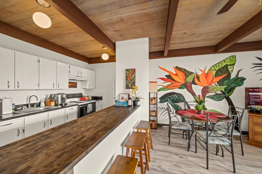 76-6246 Alii Drive Kailua-kona HI 96740