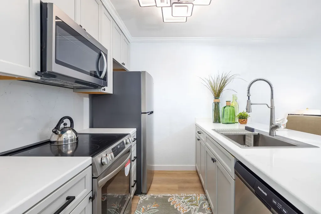 75-5888 Alii Drive Kailua-kona HI 96740